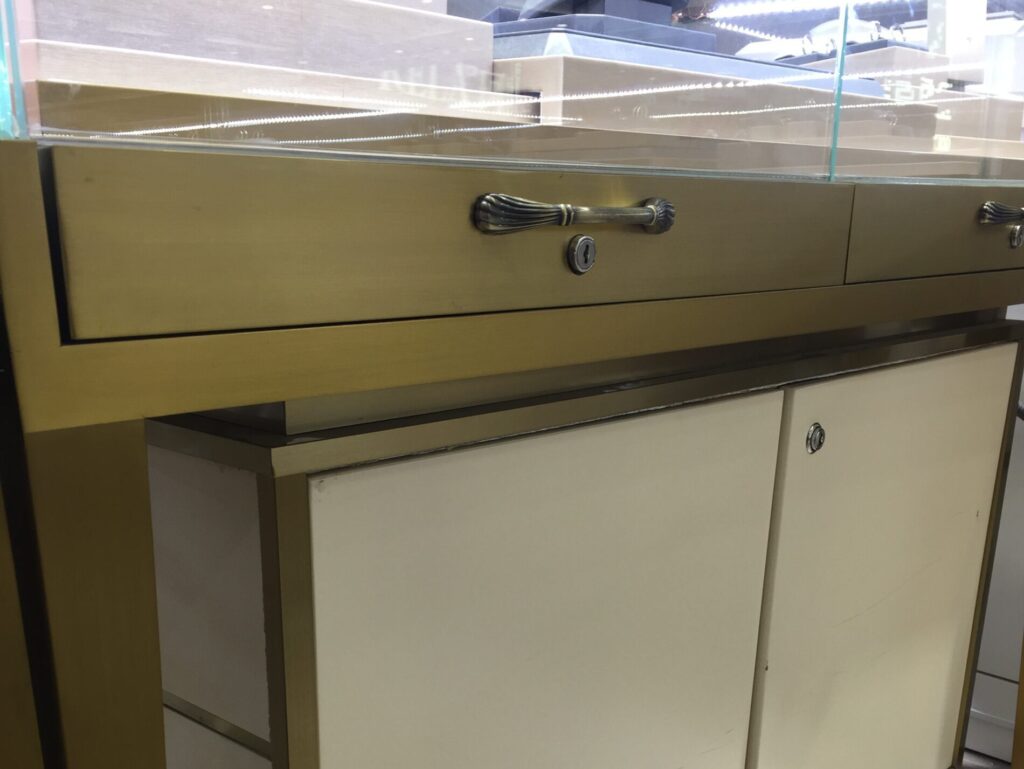 KELA Jewelry kiosk - luxury jewelry display showcases in the mall