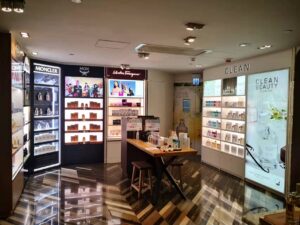 Maintaining Retail Displays in Humid Environments post banner